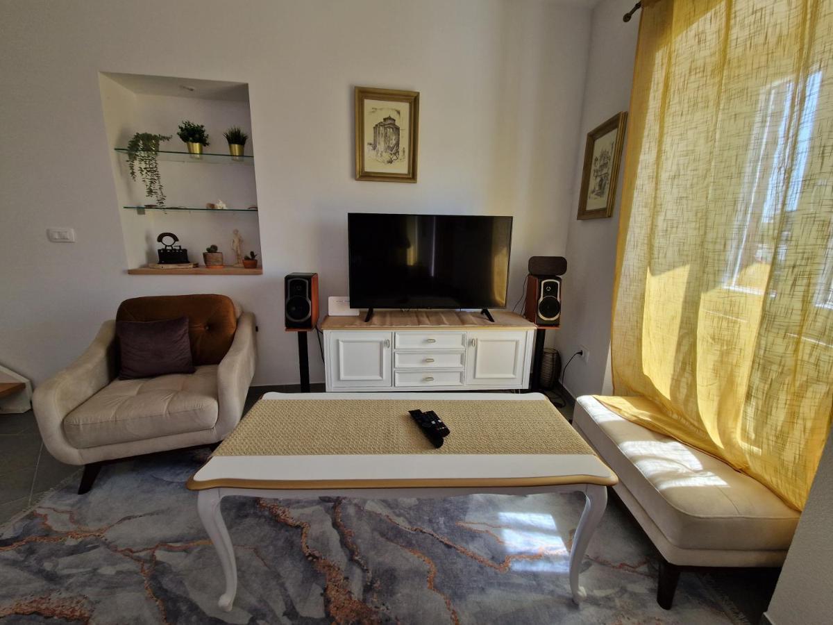 Galleria Villa *